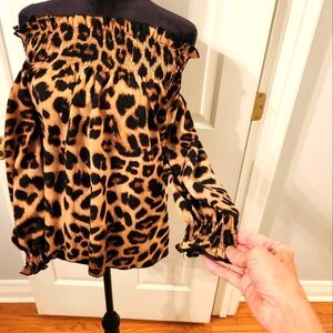 Cute off shoulder top.